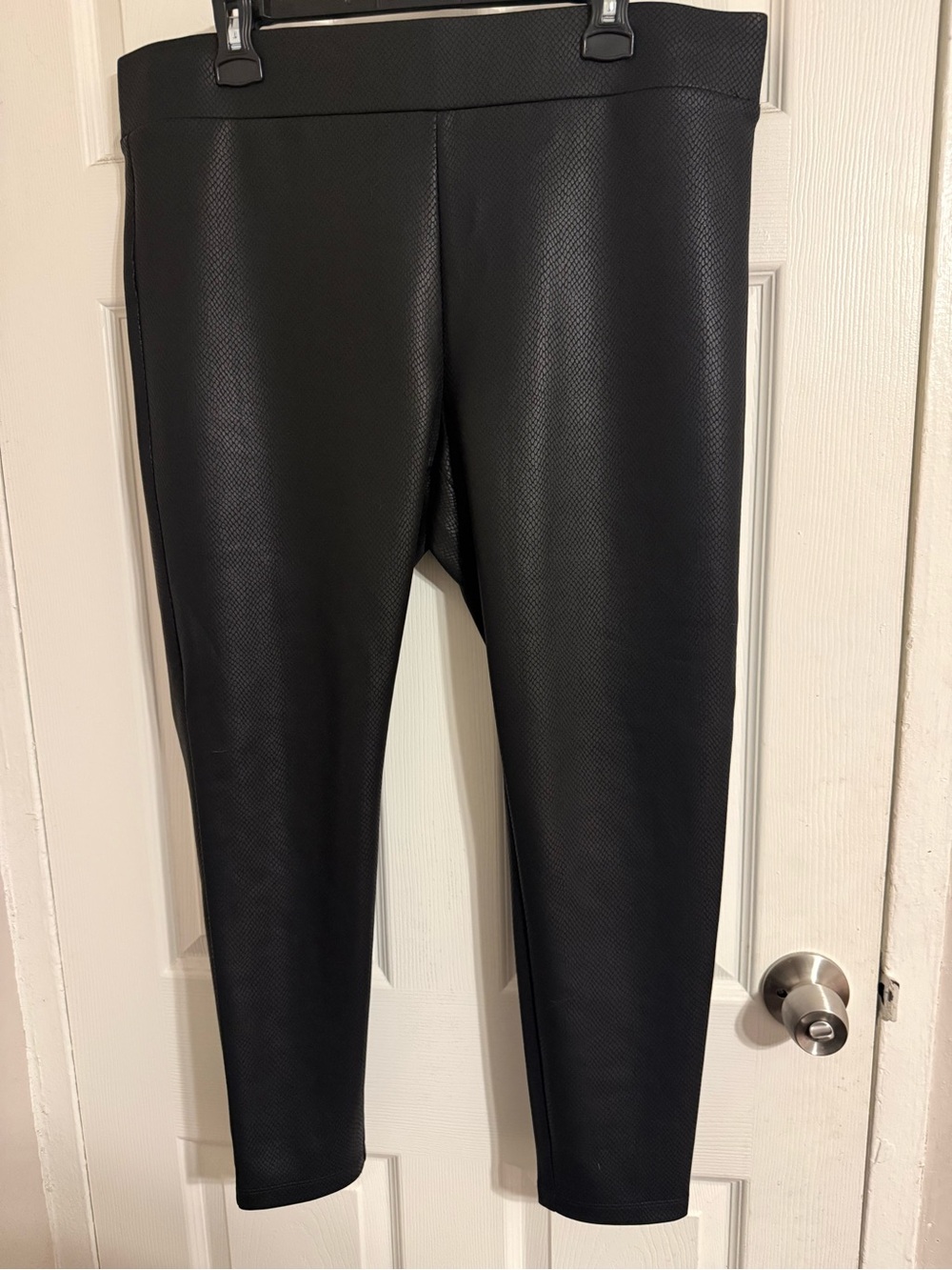 LOFT Black Faux Leather Snake-Embossed Leggings